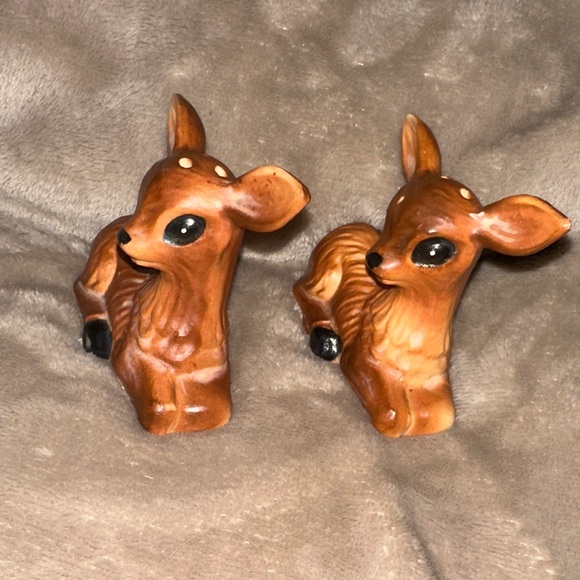 Vintage Deer Fawn Ceramic Salt & Pepper Shaker Set Japan Brown Deer Doe Sitting - Picture 2 of 6